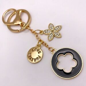BLACK + GOLD CLOVER | Bag Charm | Keychain (Brand New!) 💕✨
